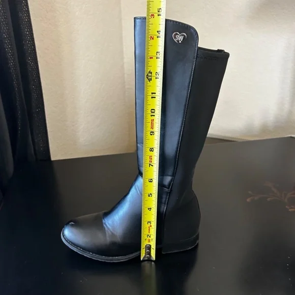 Stuart Weitzmann 5050 Black Knee High Black Boot. Size 4 - Picture 9 of 11